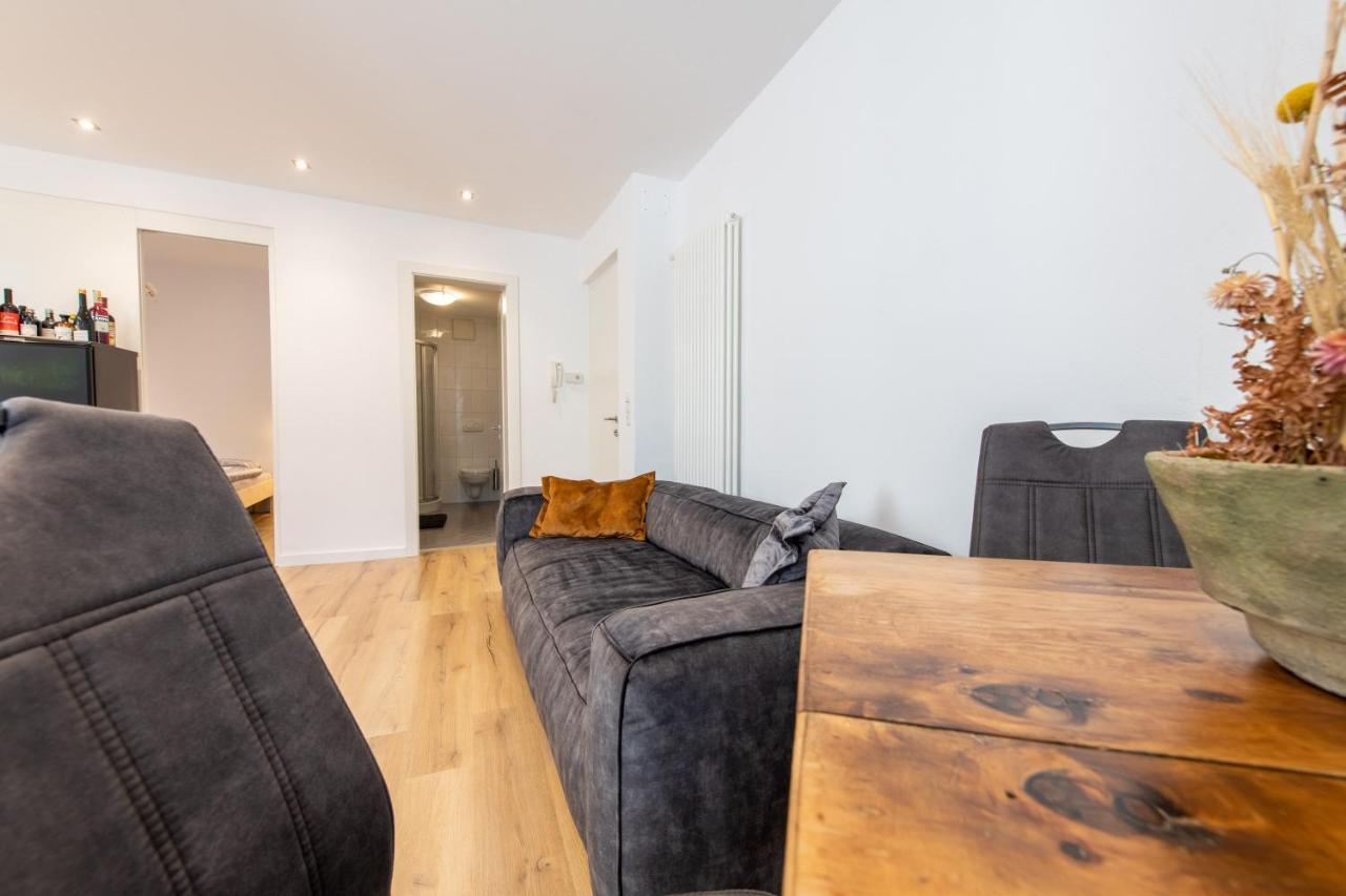Heimat Living Like A Local Apartment Silandro Bagian luar foto