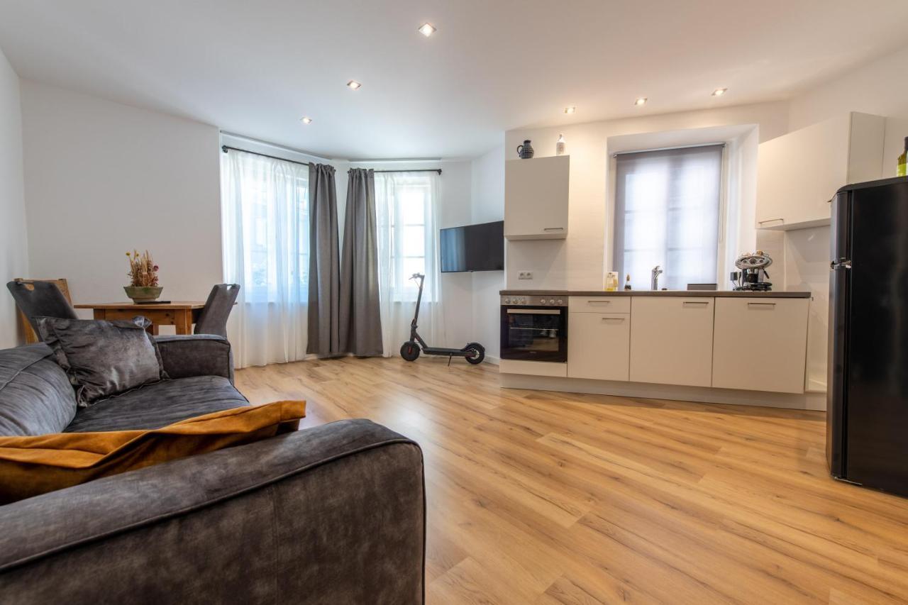 Heimat Living Like A Local Apartment Silandro Bagian luar foto