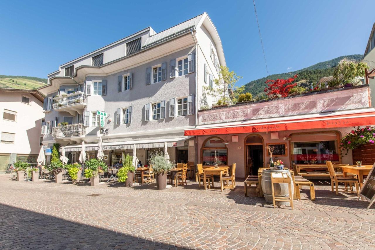 Heimat Living Like A Local Apartment Silandro Bagian luar foto